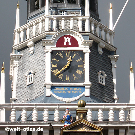 Turm und Uhr in Alkmaar am Käsemuseum