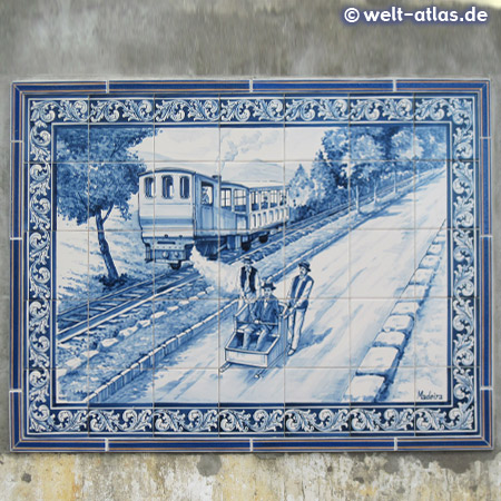 Azulejos in Monte – Kachelbildmotiv mit Zug und Korbschlitten