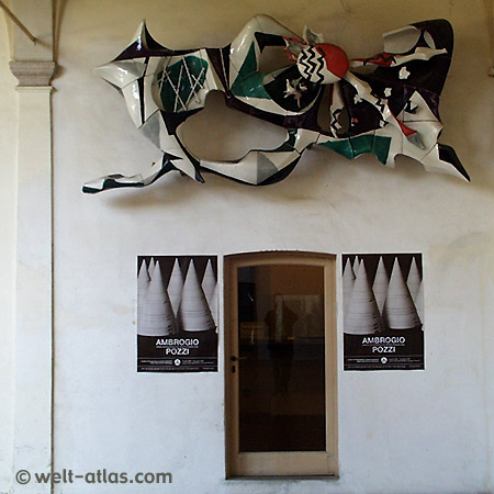 Cerro, Palazzo Perabò, das Keramikmuseum "Museo della Terraglia"