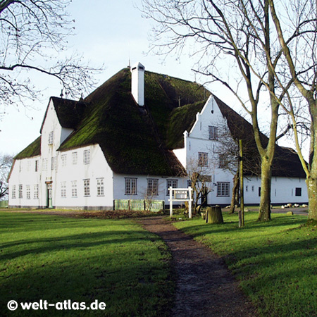 Der „Rote Haubarg“ bei Witzwort, typisches Bauernhaus auf Eiderstedt,  Restaurant