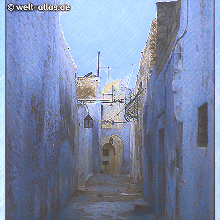 Enge "Blaue" Gasse in der Medina von Hammamet, Tunesientechnisch verfremdetes Foto