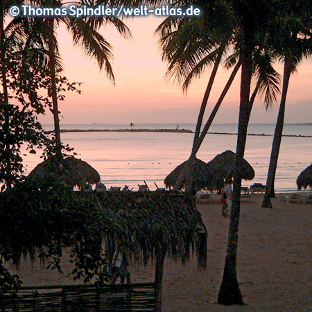 ﻿Dominican Republic, beach at sunset 