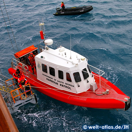 Boot der Harbour Patrol im Hafen von Grytviken, Südgeorgien