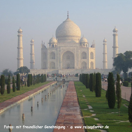 Morgenstimmung am Taj Mahal, Mausoleum in Agra, UNESCO-WeltkulturerbeFoto:© www.reisepfarrer.de