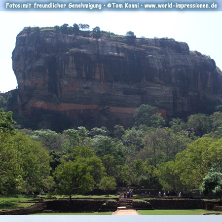 Felsen von Sigiriya, Höhe etwa 200 m, Sri Lanka