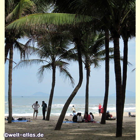 Brandung am Cua Dai Beach nahe dem Golden Sand Resort bei Hoi An