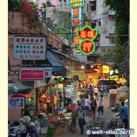 Hong Kong, street in the evening