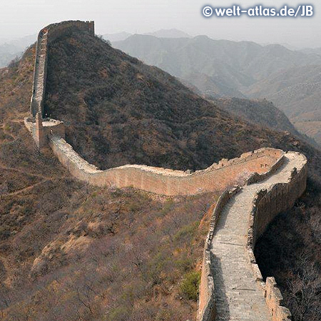 Beeindruckender Abschnitt der Chinesischen Mauer bei Jinshanling 