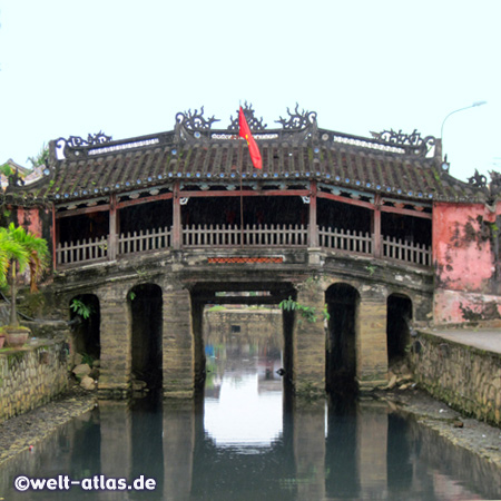 Die berühmte Japanische Brücke in Hoi An, die Altstadt gehört seit 1999 zum UNESCO Weltkulturerbe 