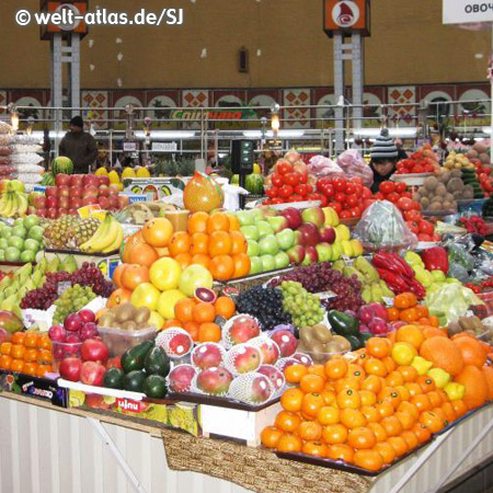 Obststände in der Bessarabska Markthalle in Kiew