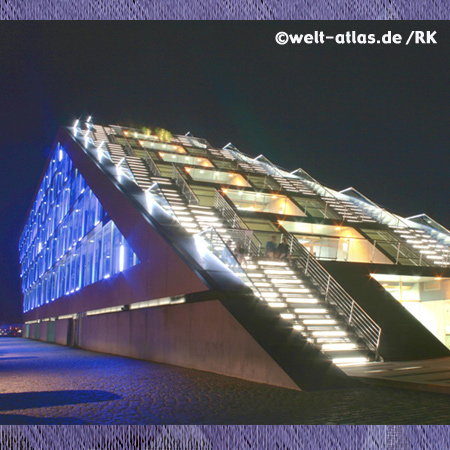 Docklands in blauem Licht, Cruise Days, Hamburg Blue Port