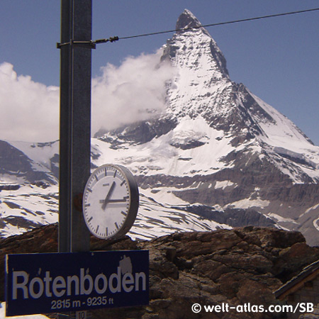 Uhr an der Station Rotenboden der Gornergratbahn, Blick auf das Matterhorn