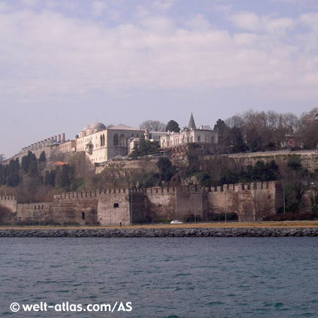 Reste von der Osmanischen Burg am Bosporus