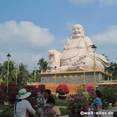 Der lächelnde Buddha der Vinh Trang Pagode in My Tho im Mekongdelta