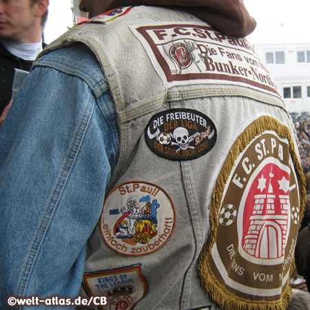Fankutte with many badges