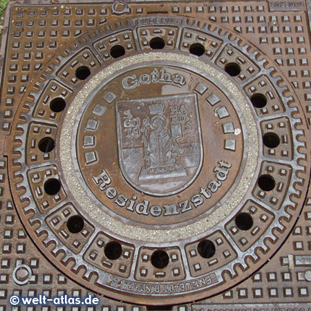 Kanaldeckel mit dem Wappen der Residenzstadt Gotha