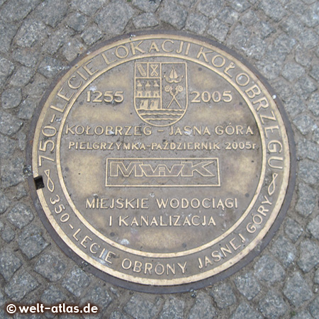 Sieldeckel, Kanaldeckel mit Stadtwappen in Kolobrzeg, Polen