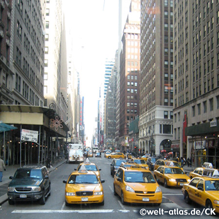 Taxis, Yellow Cabs in der 33. Strasse in New York