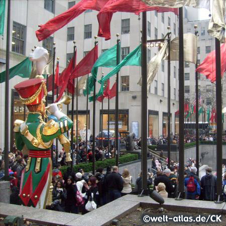 im Rockefeller Center, Lower Plaza