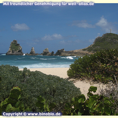 Rocks at the end of the peninsula, Pointe des Chateaux, Grande-Terre