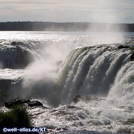 Iguazú-Wasserfälle, Zusammenfluss von Iguaçu und Paraná an der Grenze zwischen Argentinien und Brasilien, UNESCO-Welterbe 