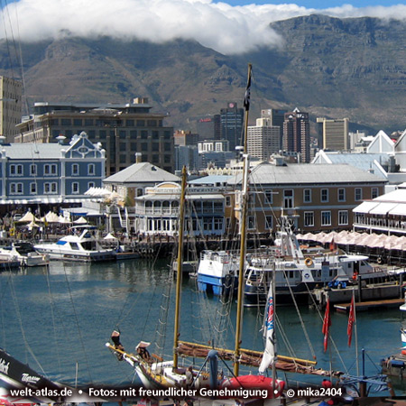 Cape Town, V&A Waterfront with Table Mountain, South Africa Foto: ©mika2404