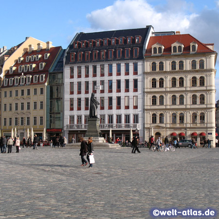 Statue Martin Luthers auf dem Dresdner Neumarkt vor der Frauenkirche