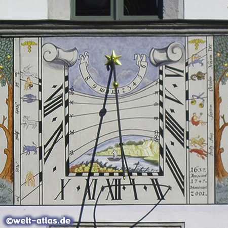 Sonnenuhr am Rathaus in Pirna, Detail