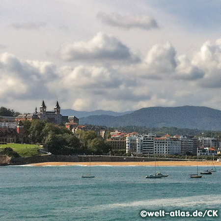 The Bahia de La Concha, left the towers of the Seminario in Donostia-San Sebastián 