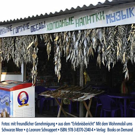 Fischhändler, UkraineFoto: mit freundlicher Genehmigung  “Erlebnisbericht” Mit dem Wohnmobil Schwarzes Meer © Leonore Schnappert • ISBN: 978-3-8370-2340-4 • Verlag:  Books on Demand