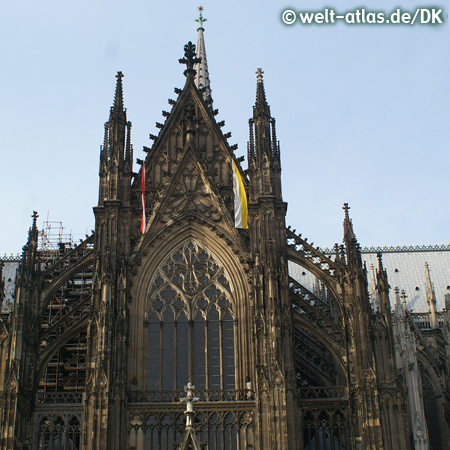 Details über dem Südportal des Kölner Doms