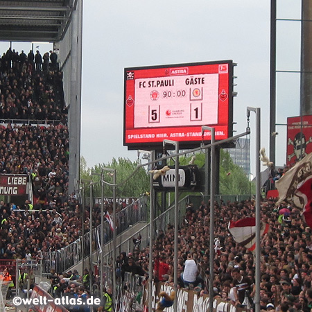 FC St. Pauli - ein sensationelles Spiel - 5:1 gegen Braunschweig und damit der Klassenerhalt