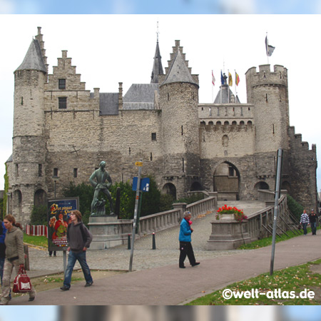 Die Burg Steen aus dem 12. Jahrhundert gilt sie als ältestes erhaltenes Gebäude der Stadt Antwerpen