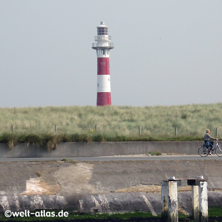 Nieuwpoort, lighthouse at the mouth of the river Ijzer