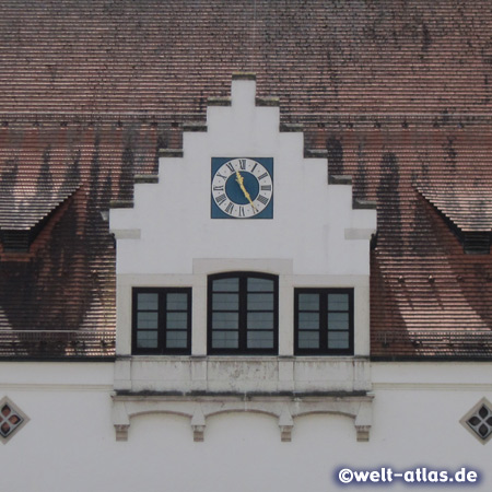 Uhr am ehemaligen Fürstbischöflichen Getreidekasten, heute Haus des Gastes in Beilngries