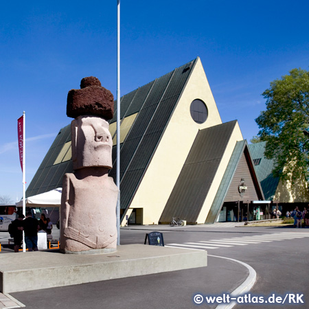 Fram Museum Oslo NorwayKon Tiki Museum sculpture in foregrund