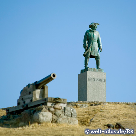 Peter Tordenskjold Denkmal, Stavern SüdnorwegenNorwegischer Vizeadmiral und Seeheld