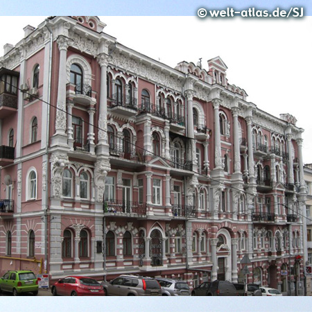 Schöne, alte Fassade in Kiew