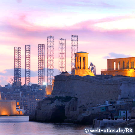 Evening atmosphere in Valetta, Malta