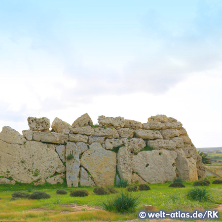 Ggantija Temple, Gozo, outer wall,