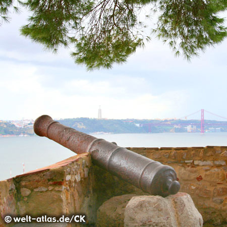 Blick vom Castelo  auf den Tejo Fluss, Lissabon, Portugal