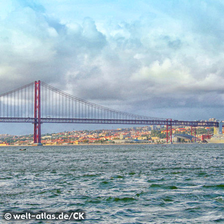 Brücke des 25ten April in Lissabon PortugalFertiggestelt  1966