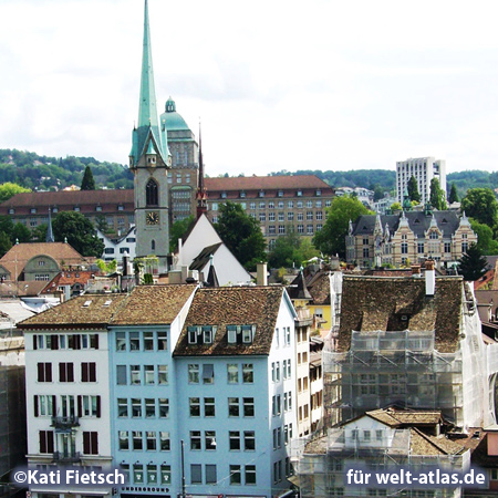 Turm der Predigerkirche und dahinter der Universitätsturm, Zürich