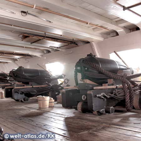 Batteriedeck der Fregatte Jylland, Im Museumshafen von Ebeltoft, Dänemark
