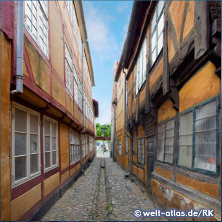 Old alley in Helsingör, Danmark