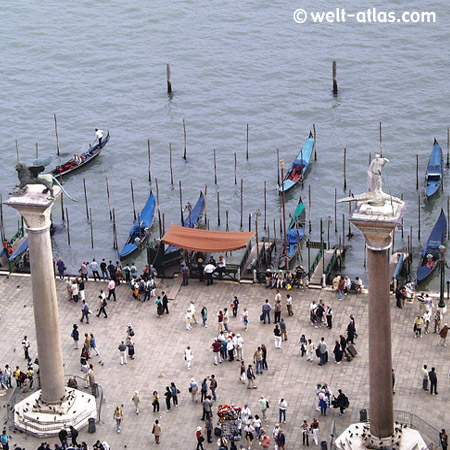 Venedig, Blick vom Campanile auf den Canale di San Marco und Gondeln
