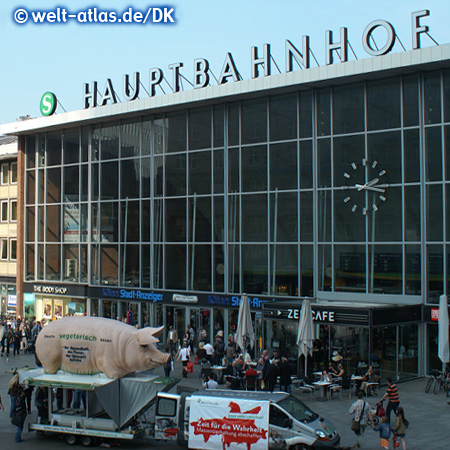 Cologne Central Train Station, station forecourt and entrance