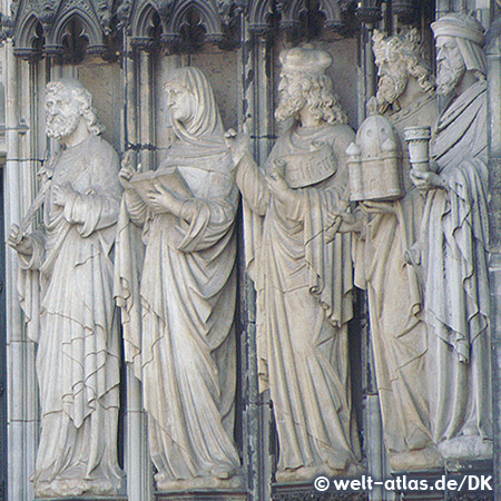 Portal des Kölner Doms, mit Statuen von Figuren des Alten Testaments