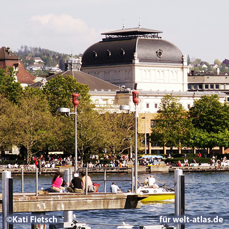 Zürcher Opernhaus am Nordufer des Zürichsees