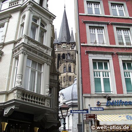 Aachen, Schmiedstr. Ecke Münsterplatz mit Durchblick zum Dom